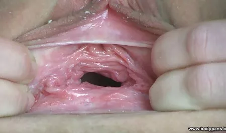 Elsa Jean与她的老板一起工作后放松