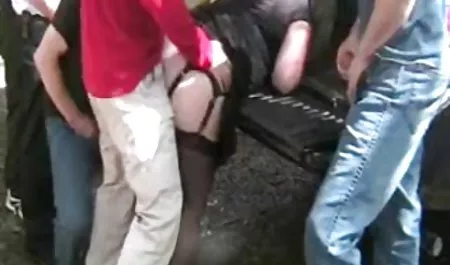 户外面部与熟女八月