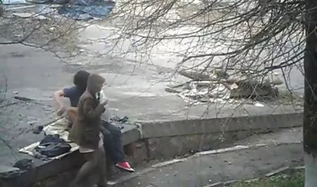 性感的Tattoed继母吮吸他的Stepson