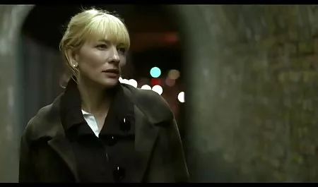 日本妻子照顾她的丈夫