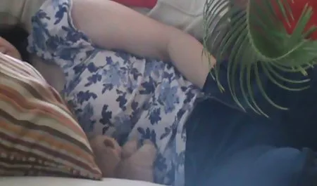 Aidra Fox和陌生人一起制作公共性爱录像带