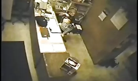 美丽的女朋友给她的男人惊喜按摩